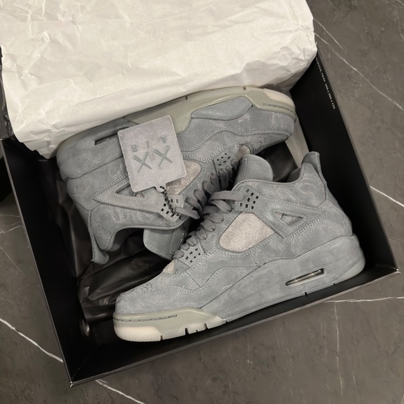 Jordan 4 Retro Kaws - Picture 4 of 8